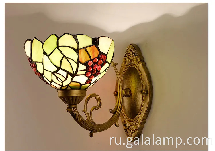 Элегантная стеклянная настенная лампа, вдохновленная подсолнечниками, для уютных мест